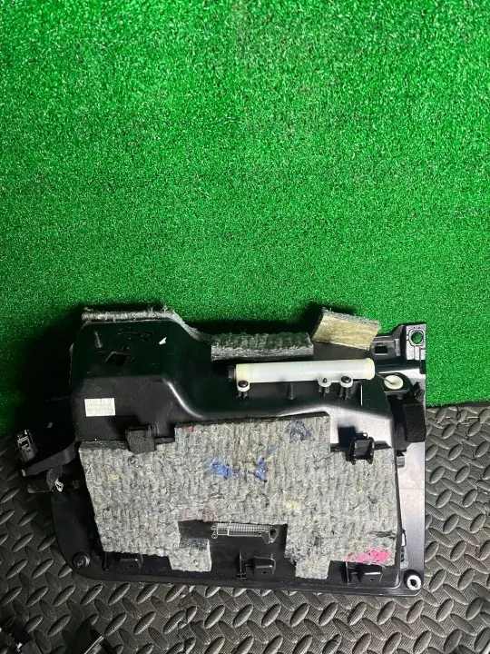 Compartimento almacenamiento Alfa Romeo Giulia OEM 1743915X image 6
