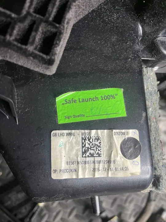 Compartimento almacenamiento Alfa Romeo Giulia OEM 1743915X image 7