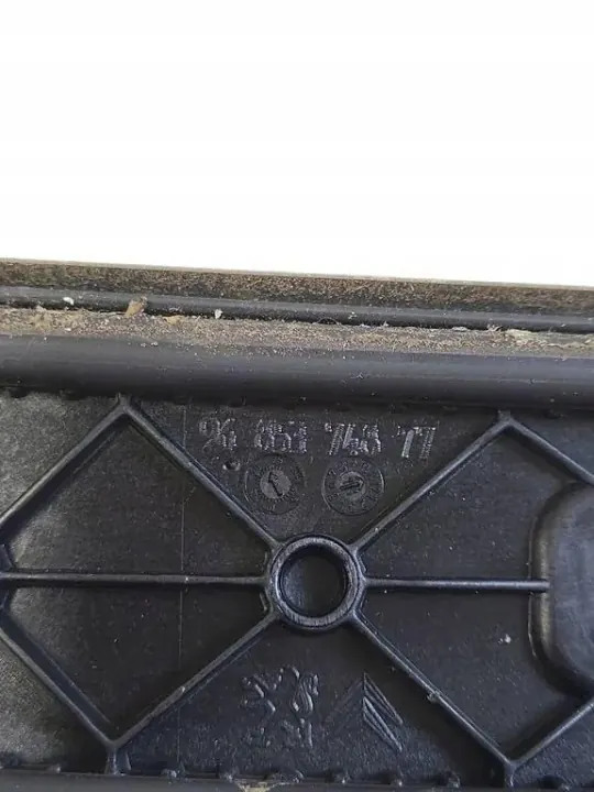Barra de techo Citroen C3 OEM 9685774877 - Usado image 4