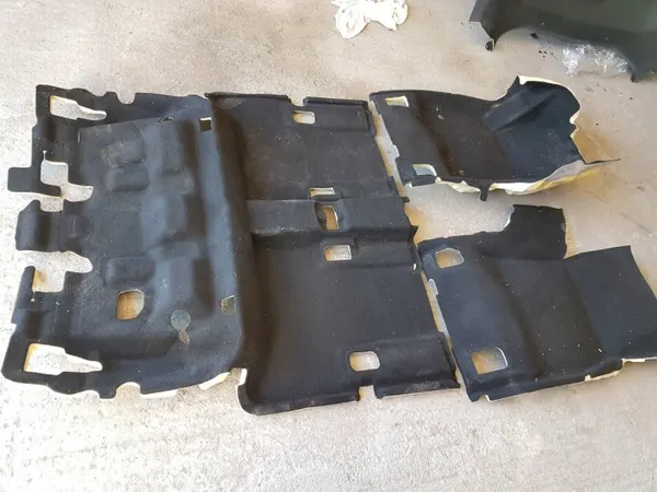 Tapis de sol Mercedes GLA W243 OEM A2436800700 Noir image 2