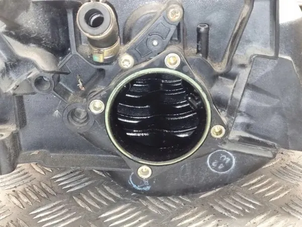 Collecteur d'admission AUDI A6 2.4L 078133151CJ image 3