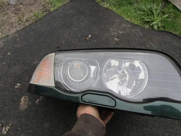Farol dianteiro direito xenon BMW E46 image 10