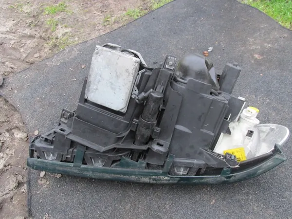 Farol dianteiro direito xenon BMW E46 image 6