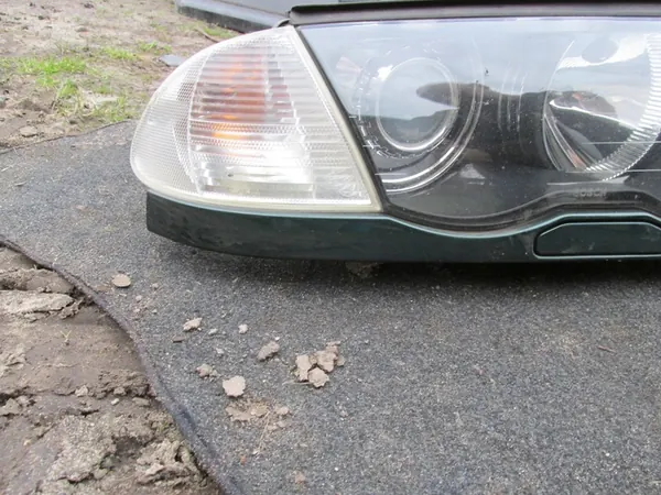 Farol dianteiro direito xenon BMW E46 image 9