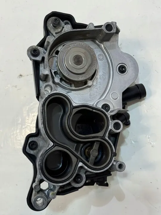 Pompa Acqua Termostato Completo VW Passat B8 1.4 TSI 04E129042L image 2