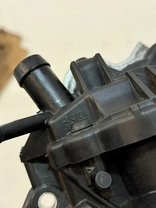 Pompa Acqua Termostato Completo VW Passat B8 1.4 TSI 04E129042L image 4