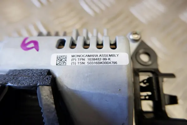 Tesla Frontkamera OEM 1038482-99-K für Model S 2016 image 7