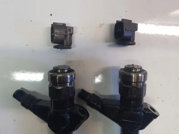 NISSAN X-TRAIL T30 2.2 DCI Injektor AW402 AW4 image 2