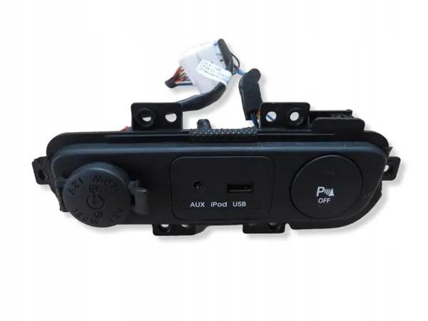 Enchufe AUX USB Kia Sportage III OEM PRY3600 image 2
