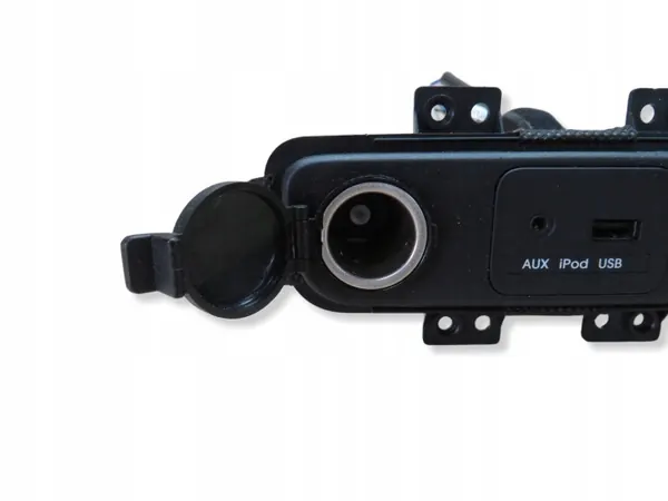 Enchufe AUX USB Kia Sportage III OEM PRY3600 image 7