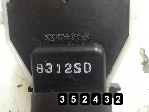 Interruptor Nissan OEM AM-352432 para Qashqai 2008 image 2