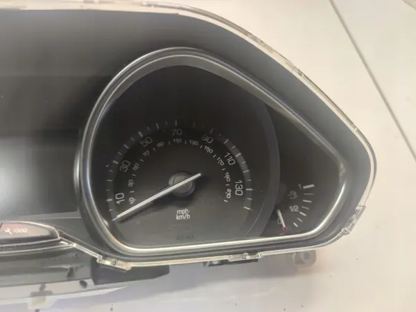 Peugeot 2008 Mittaristo OEM 9805969680 - Käytetty image 3