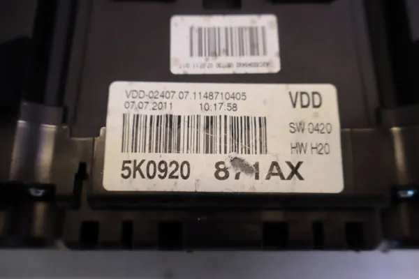 Cuentakilómetros VW Golf VI 1.6 TDI OEM 5K0920871AX image 9