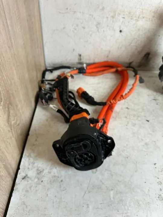 Tomada de carga Renault Megane V E-Tech OEM 296950132R image 3
