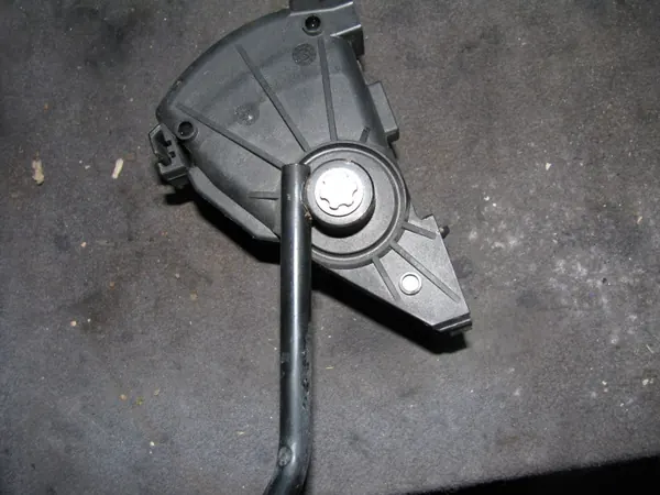 Kaasupoljinpotentiometri OEM 7700313060 - 1.9 DCI image 3