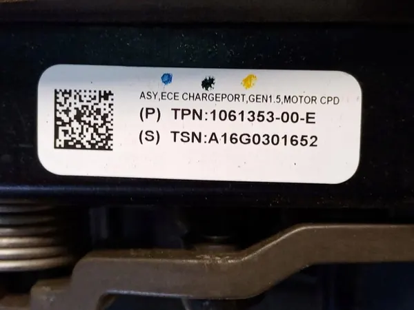 Tesla S Laadpoort OEM 1061353-00-E - Gebruikt image 5