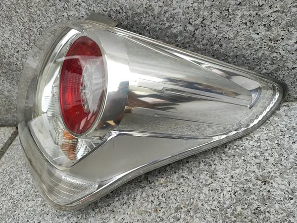 LÁMPARA TRASERA DERECHA TOYOTA VERSO 09-18 image 2