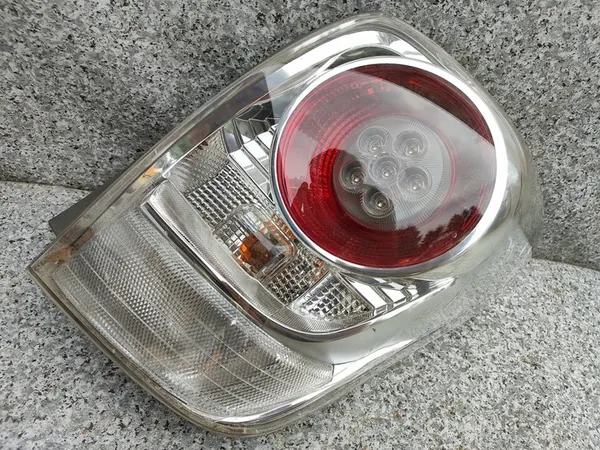 LÁMPARA TRASERA DERECHA TOYOTA VERSO 09-18 image 3
