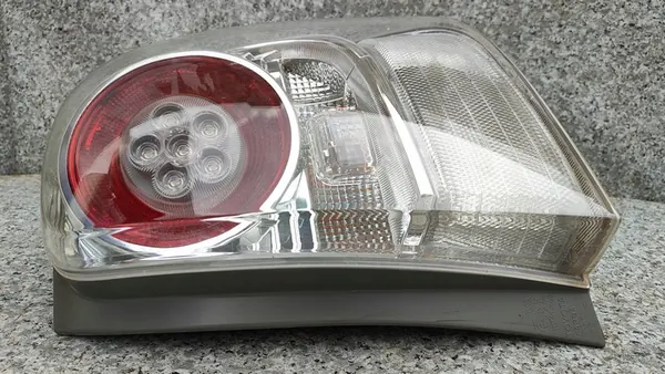 LÁMPARA TRASERA DERECHA TOYOTA VERSO 09-18 image 4