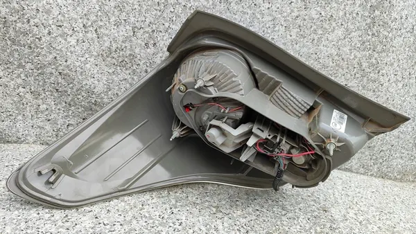 LÁMPARA TRASERA DERECHA TOYOTA VERSO 09-18 image 5