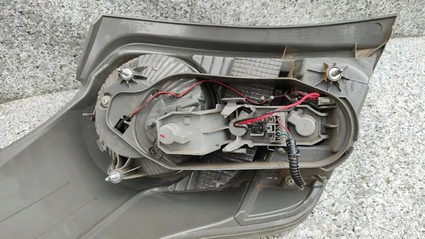 LÁMPARA TRASERA DERECHA TOYOTA VERSO 09-18 image 6