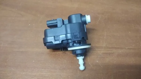 Motor ajuste farol OEM 260C66164RA AML usado image 2