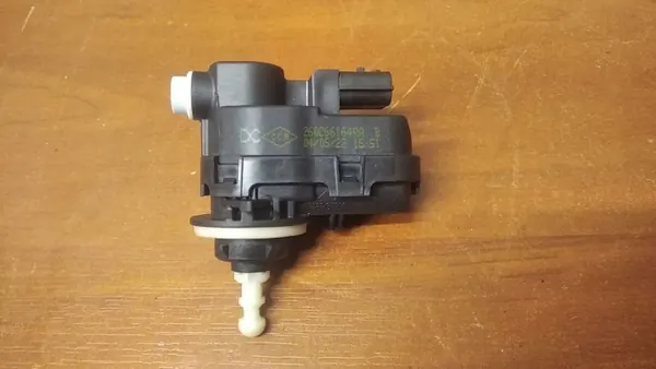 Motor ajuste farol OEM 260C66164RA AML usado image 3