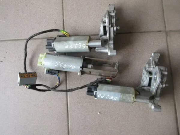 Motor ajuste banco Volvo OEM 0130002532 image 2