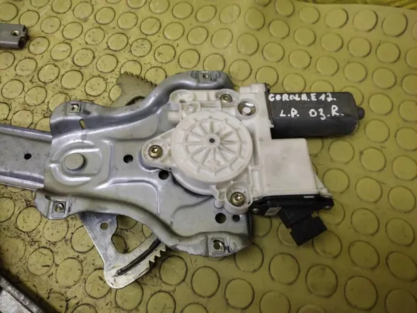 TOYOTA COROLLA E12 Elevador de vidro esquerdo 6982002150 image 2