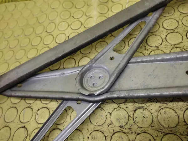 TOYOTA COROLLA E12 Elevador de vidro esquerdo 6982002150 image 6