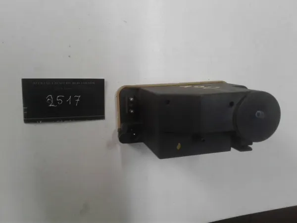 Mercedes 190 centrale vergrendelpomp OEM 0008000948 image 2