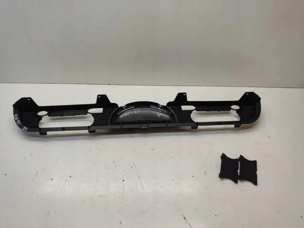 BMW M3 2005 Nedre Bakrutslist OEM 8204279 image 6