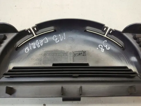 BMW M3 2005 Nedre Bakrutslist OEM 8204279 image 9