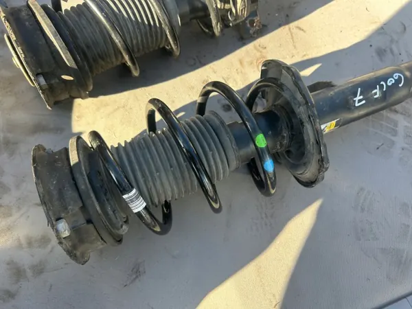 Amortisseurs Avant VW GOLF VII 1.6 TDI OEM image 3