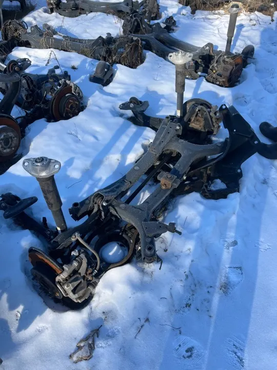 Viga suspensión trasera Toyota CHR OEM - Usado image 2