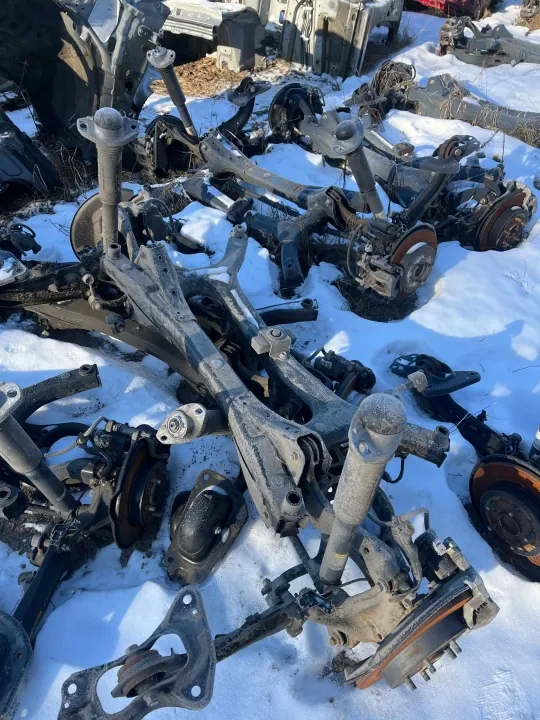Viga suspensión trasera Toyota CHR OEM - Usado image 3