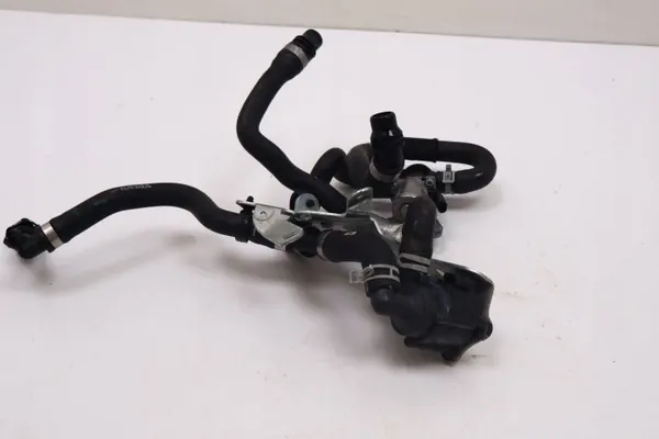 Pompe à eau Volvo V60 II OEM 31368145 - Occasion image 2