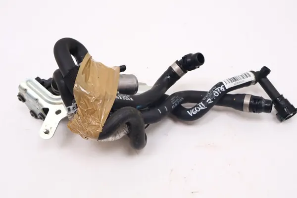 Pompe à eau Volvo V60 II OEM 31368145 - Occasion image 9