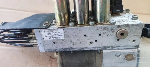 Mercedes W208 dakpomp OEM A2088000030 image 3