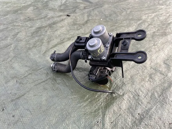 Vanne électrovanne de pompe à eau AUDI A6 C6 4F1959617B image 1