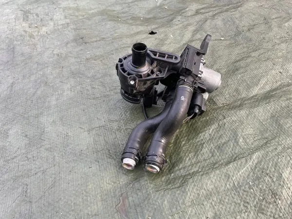 Vanne électrovanne de pompe à eau AUDI A6 C6 4F1959617B image 4