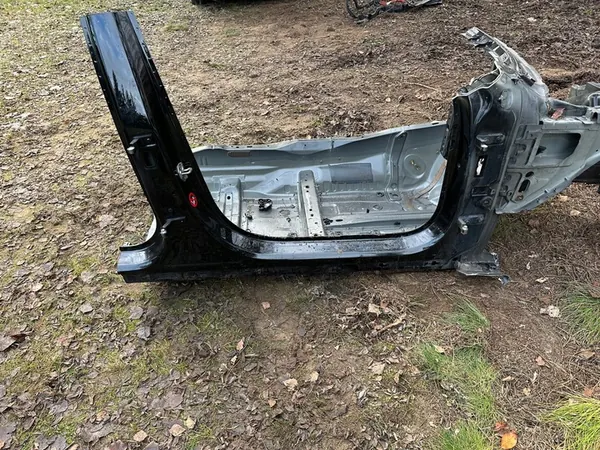 VOLVO V90 II Kombi Rechter Mittelsäulen-Schweller image 1