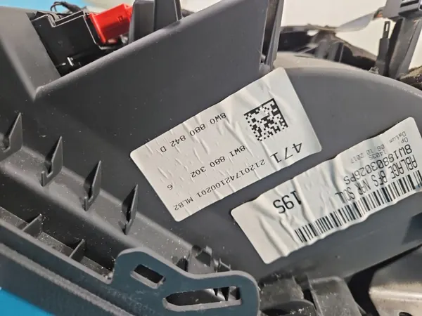 Porta-luvas passageiro OEM 8W1880302 para Audi A4 B9 image 9