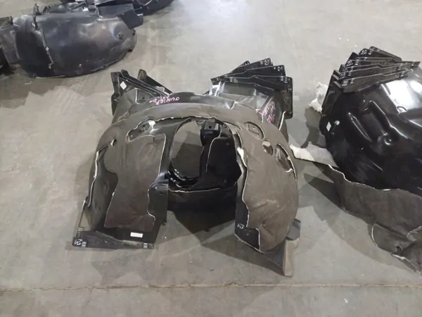 Arco de roda dianteiro direito OEM 52215201 Alfa Romeo image 2