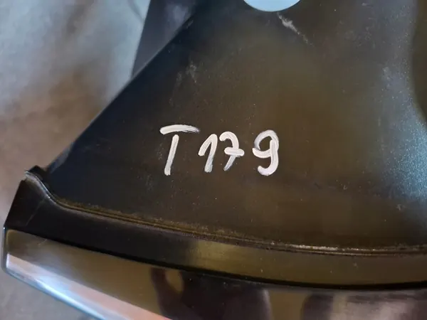 Tesla Model Y 2021 Höger Bakljus image 6