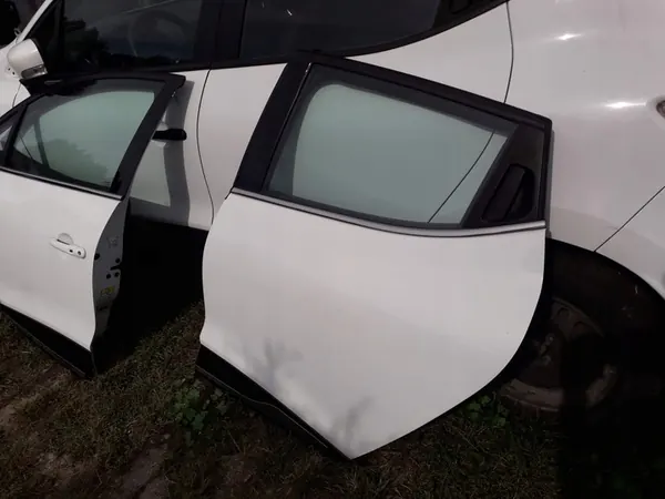 RENAULT CLIO IV BAKDÖRR CHROME 12- HB image 2