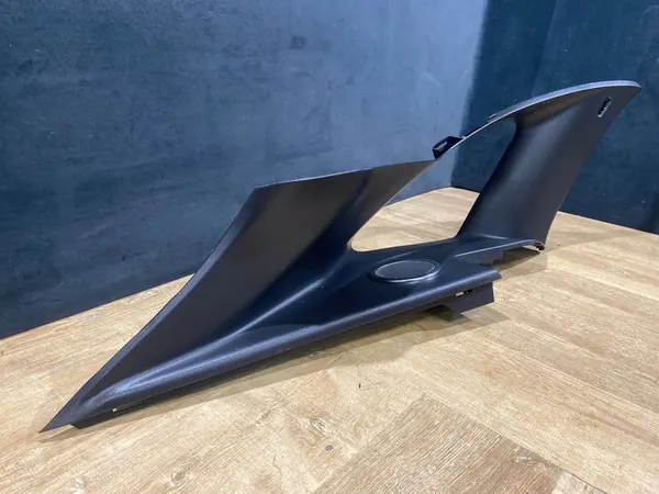 Cobertura do Pilar Traseiro Esquerdo Jaguar F-Pace (X761) SVR HK8351749BL image 2