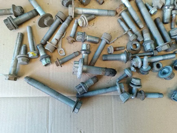 OEM 8kg jousituspultit Skoda Superb 3 Kombille image 4