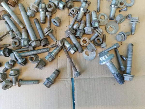 OEM 8kg jousituspultit Skoda Superb 3 Kombille image 5
