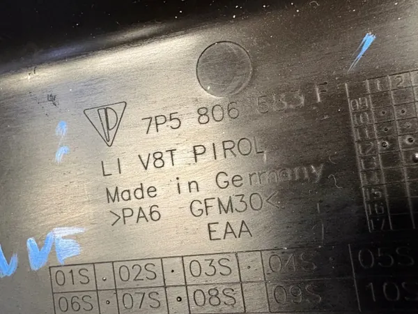 Porsche Cayenne II Moottorikansi OEM 7P5806583F image 4